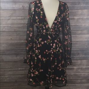 Flower embroidered backless dress